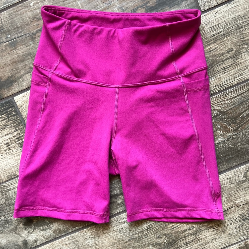 Old Navy Active High-Waisted PowerPress Side Pocket Compression Biker Shorts